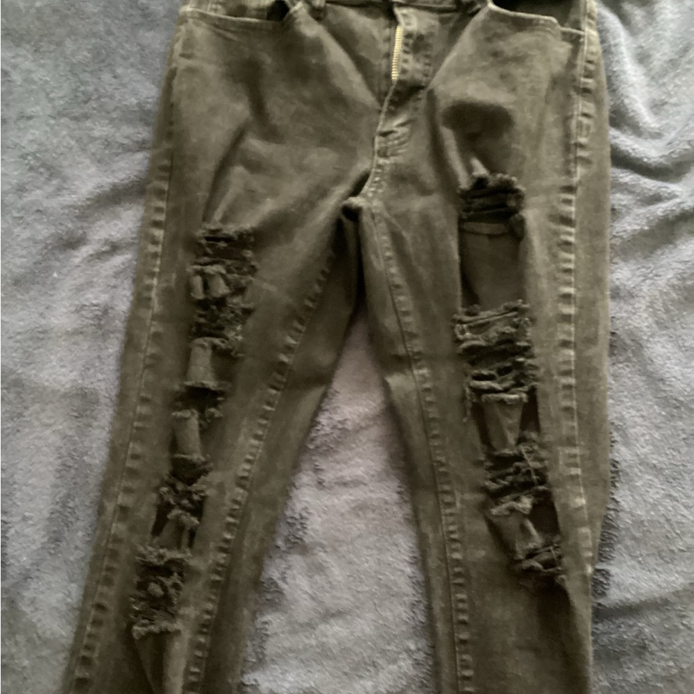 Distressed/Ripped Women Jeans